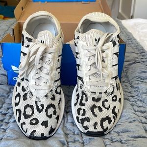 Adidas Swift RunX leopard size 7.5 never worn